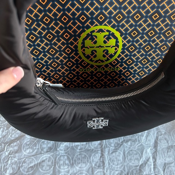 Tory Burch Britten Nylon Puffy Shoulder Bag Black Silver - Picture 4 of 13